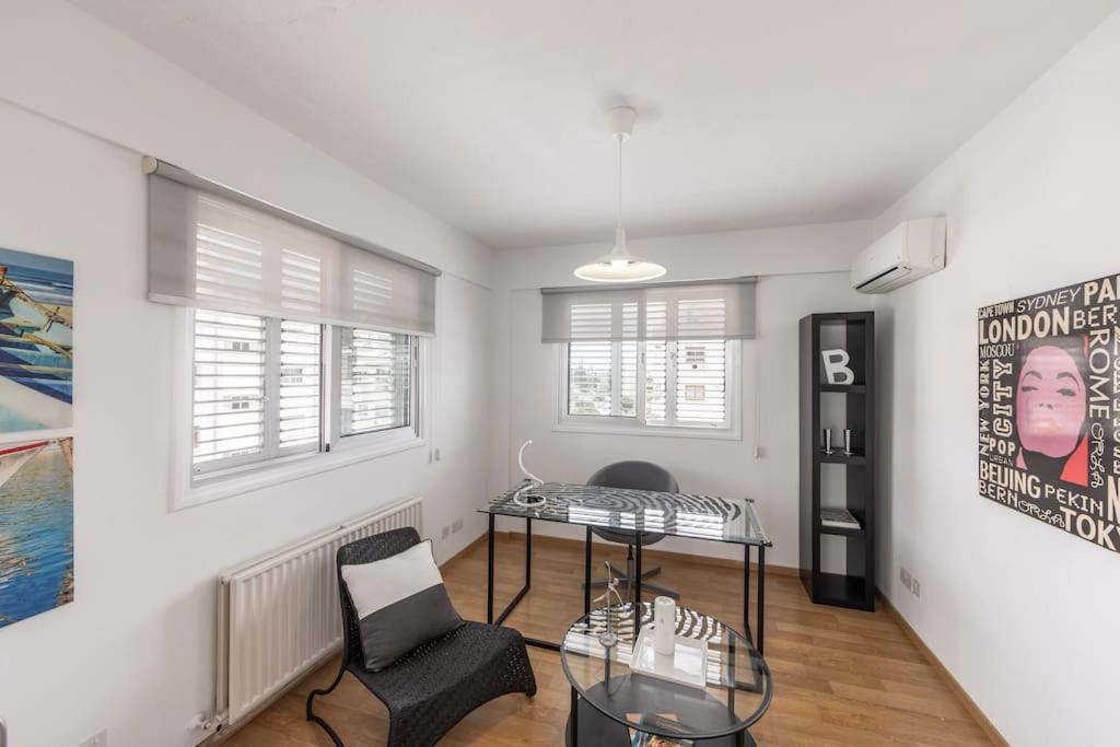 Luxurious Bright & Stylish 2Br With Office In Nicosia Apartamento Exterior foto