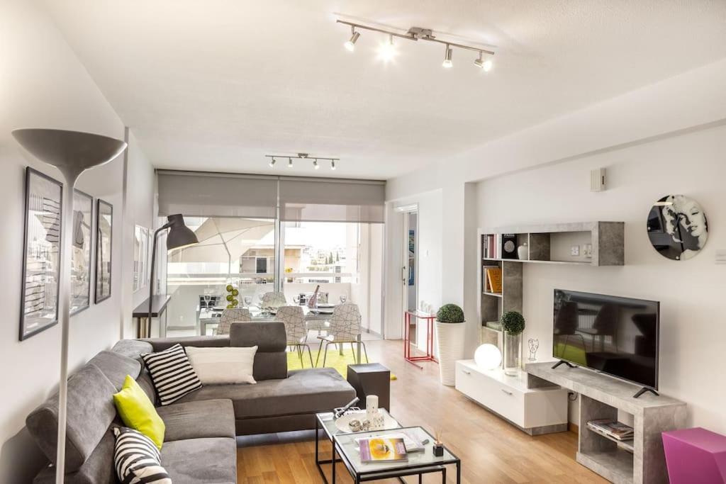 Luxurious Bright & Stylish 2Br With Office In Nicosia Apartamento Exterior foto
